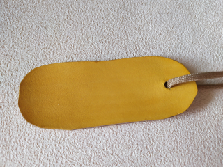 Farba na kožu - žltá